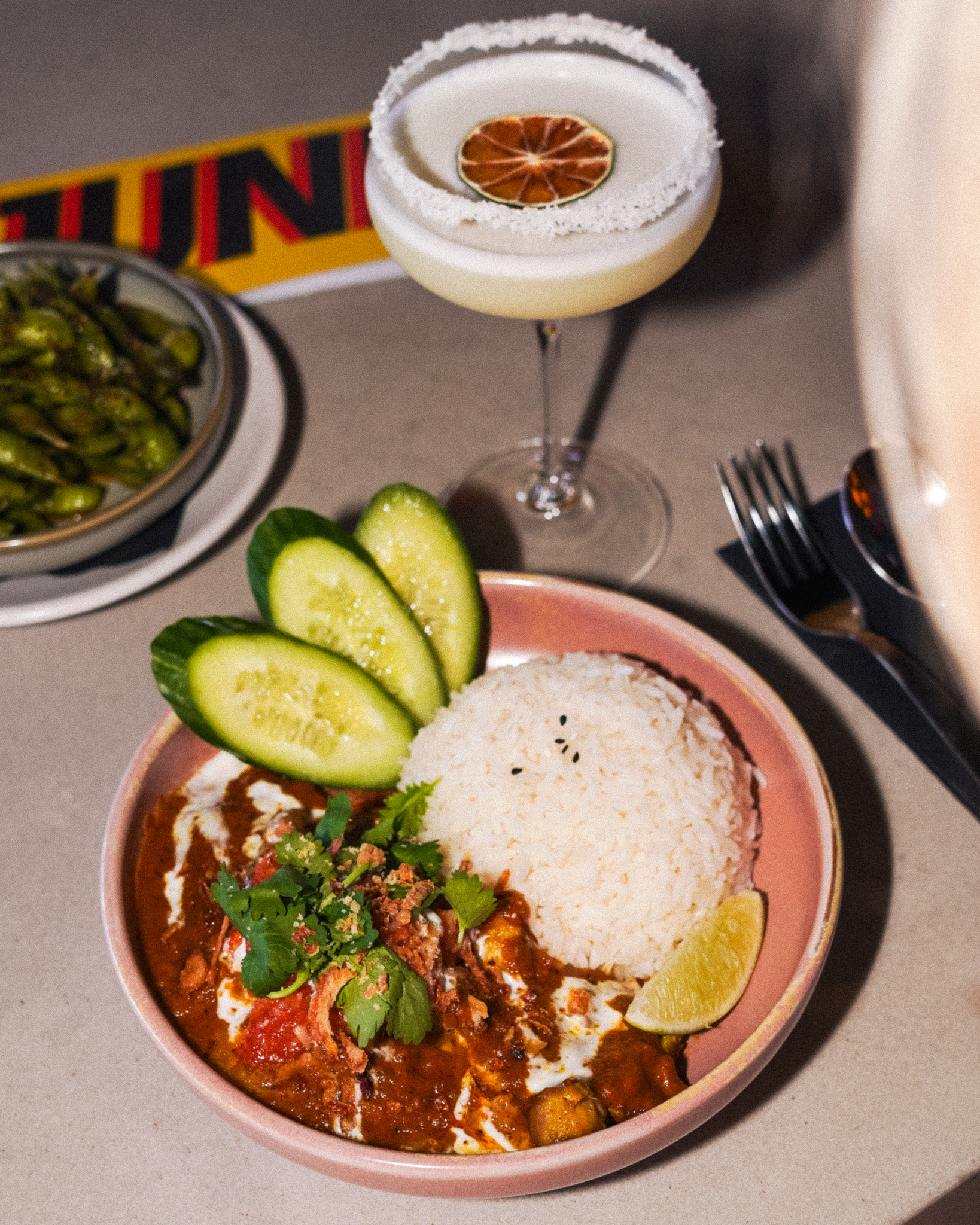 Satay Rice Bowl.🤤

A customer favourite for a reason.

Sweet. Slightly spicy. Seriously good. Finished with our house-made satay sauce. 

#satayricebowl  #asiancuisine #asianfusion #sunshinecoastbusiness #sippydowns #maroochydore